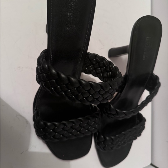 Michael Kors size 11 sandal 3 in heel - Picture 2 of 5